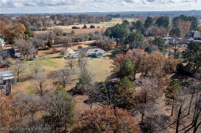 2325 N River Road, Lavaca, AR 72941