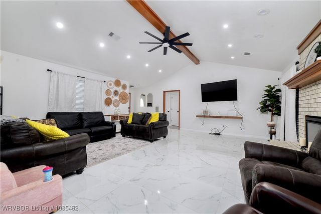 2325 N River Road, Lavaca, AR 72941