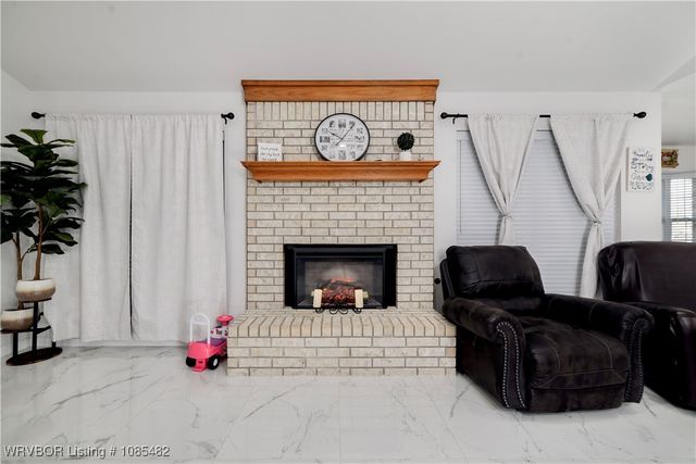 2325 N River Road, Lavaca, AR 72941