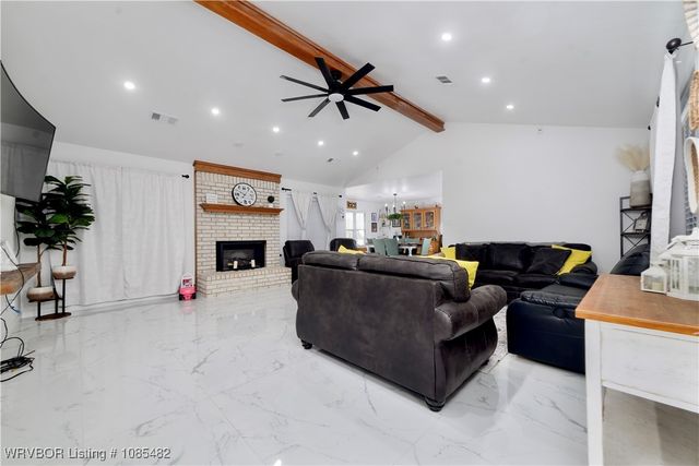 2325 N River Road, Lavaca, AR 72941