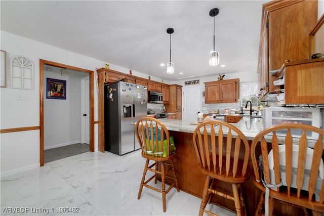 2325 N River Road, Lavaca, AR 72941