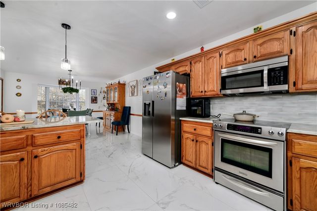 2325 N River Road, Lavaca, AR 72941