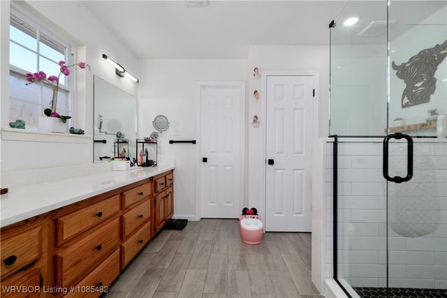 2325 N River Road, Lavaca, AR 72941