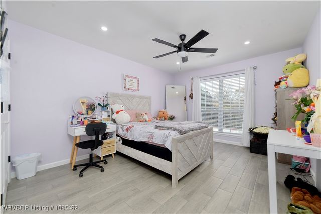 2325 N River Road, Lavaca, AR 72941