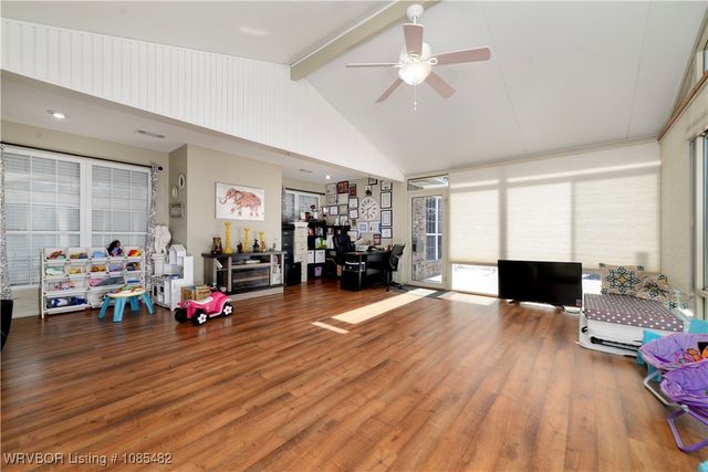 2325 N River Road, Lavaca, AR 72941