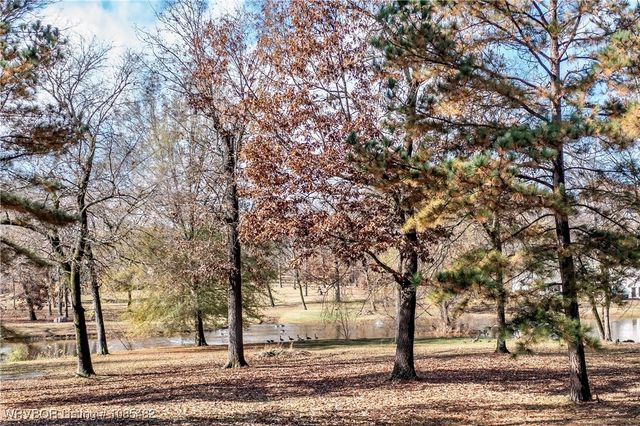 2325 N River Road, Lavaca, AR 72941