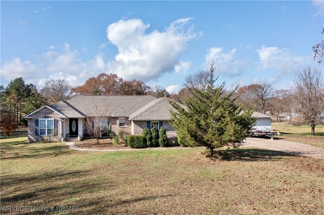 2325 N River Road, Lavaca, AR 72941