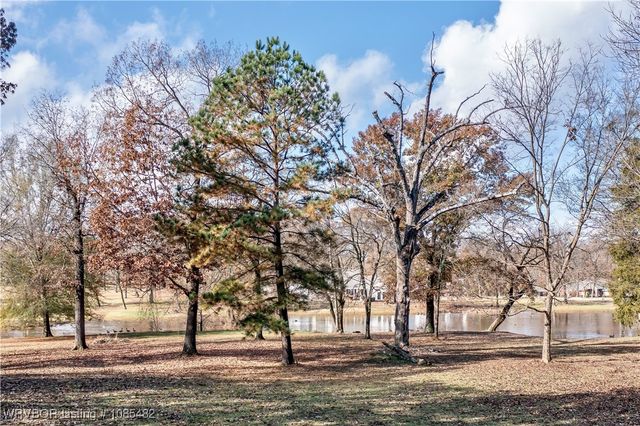 2325 N River Road, Lavaca, AR 72941