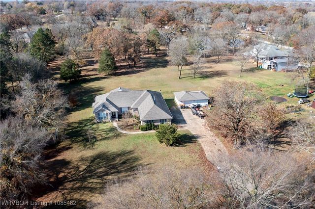 2325 N River Road, Lavaca, AR 72941