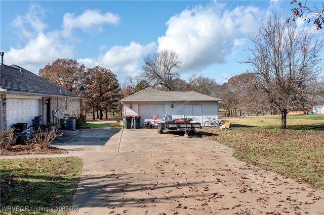 2325 N River Road, Lavaca, AR 72941