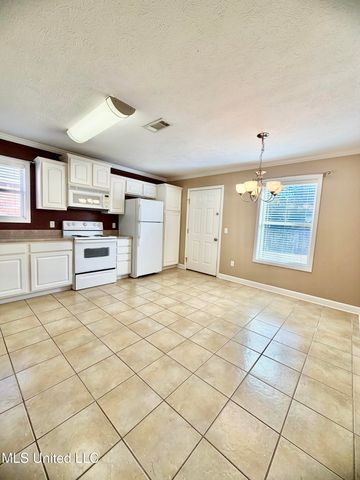 5 Bridgefield Court, Hattiesburg, MS 39402