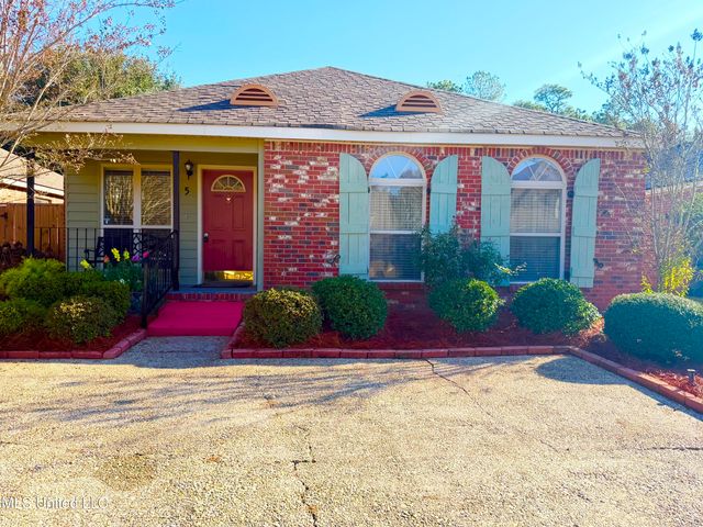 5 Bridgefield Court, Hattiesburg, MS 39402