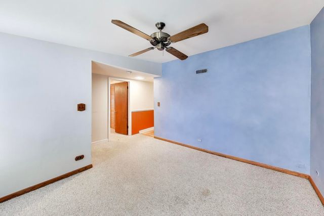 8334 N New England Avenue, Niles, IL 60714