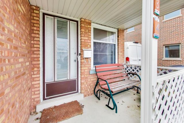 8334 N New England Avenue, Niles, IL 60714