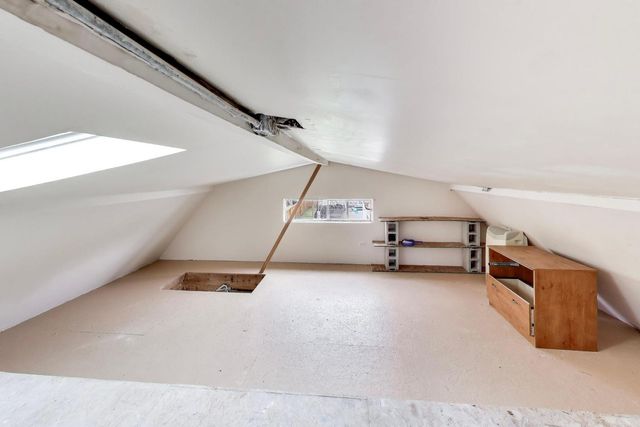 8334 N New England Avenue, Niles, IL 60714