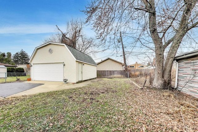 8334 N New England Avenue, Niles, IL 60714