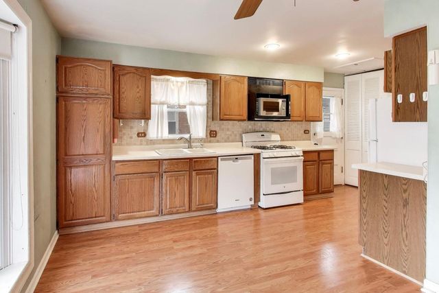 8334 N New England Avenue, Niles, IL 60714