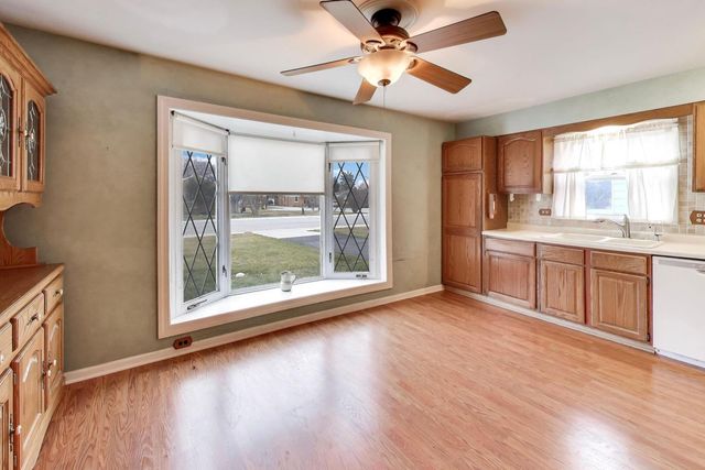 8334 N New England Avenue, Niles, IL 60714