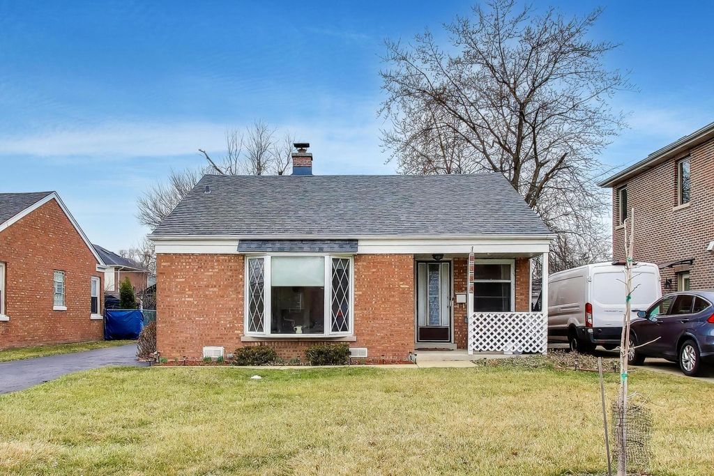 8334 N New England Avenue, Niles, IL 60714