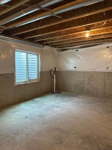 179 Aviana Avenue, Hobart, IN 46342