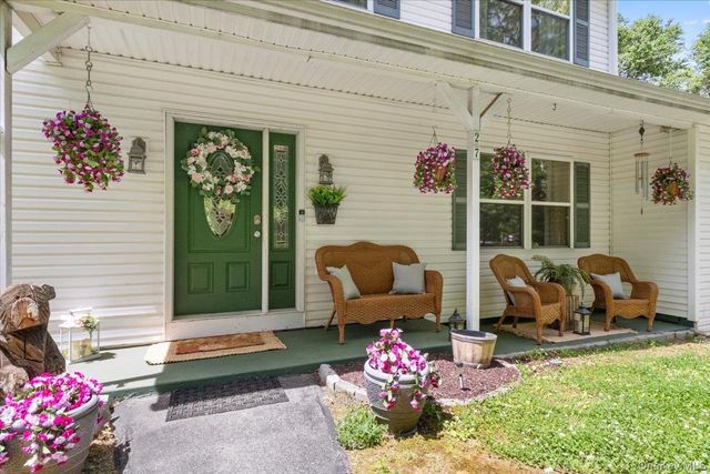 27 Pugsley Parkway, Cortlandt Manor, NY 10567