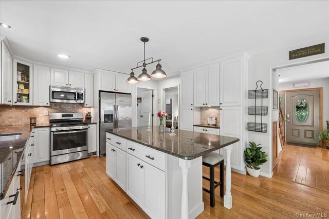 27 Pugsley Parkway, Cortlandt Manor, NY 10567