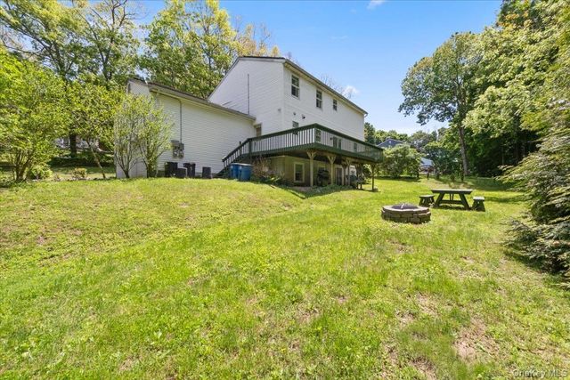27 Pugsley Parkway, Cortlandt Manor, NY 10567
