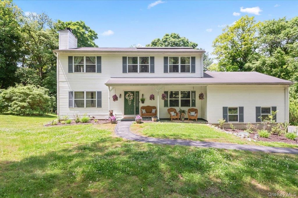 27 Pugsley Parkway, Cortlandt Manor, NY 10567