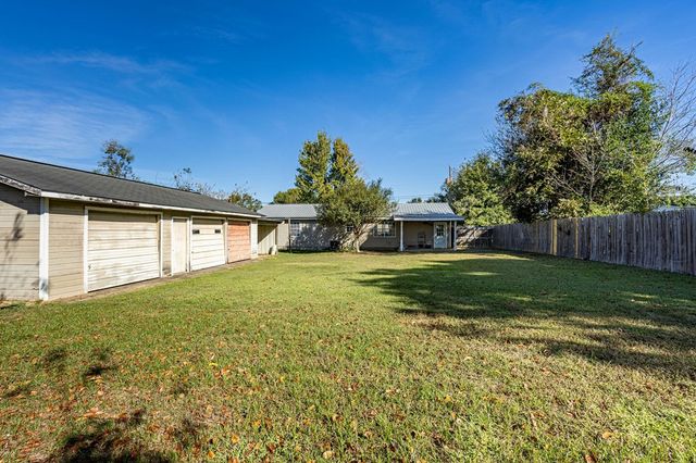 205 Petunia, Taylor, AL 36301