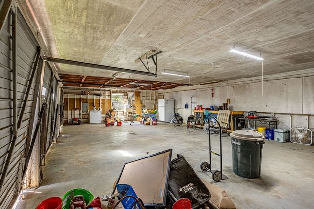 205 Petunia, Taylor, AL 36301