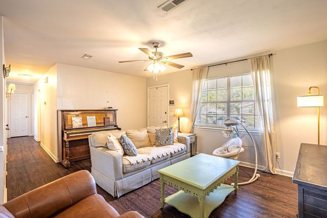 205 Petunia, Taylor, AL 36301