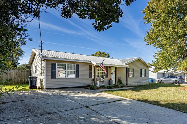 205 Petunia, Taylor, AL 36301