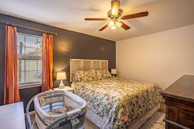 205 Petunia, Taylor, AL 36301