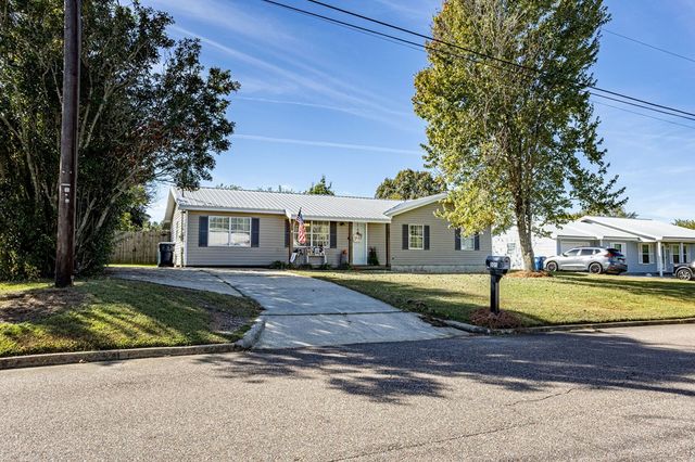 205 Petunia, Taylor, AL 36301