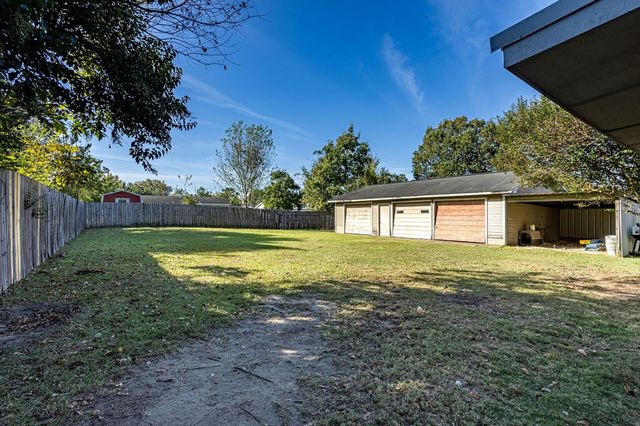 205 Petunia, Taylor, AL 36301