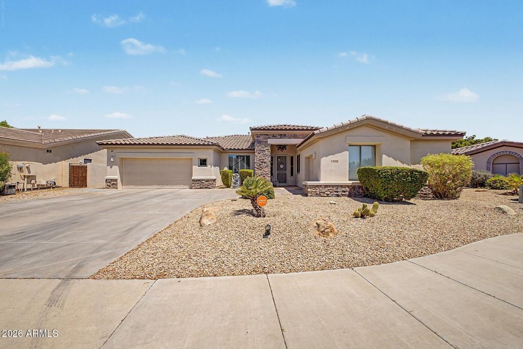 14426 W AVALON Drive, Goodyear, AZ 85395