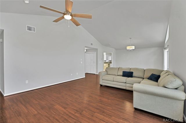 8 W Winged Foot Court, Homosassa, FL 34446