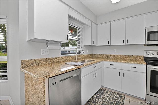 8 W Winged Foot Court, Homosassa, FL 34446