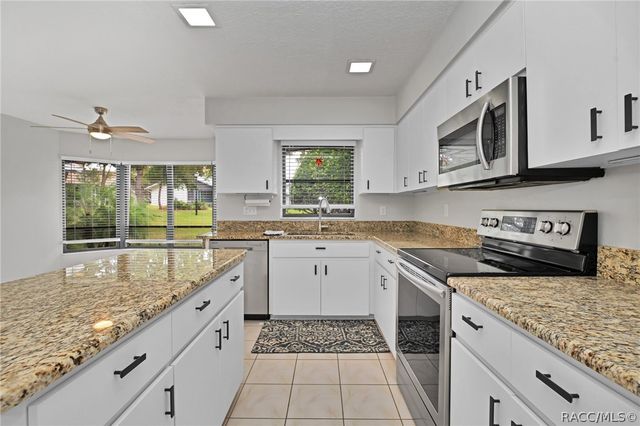 8 W Winged Foot Court, Homosassa, FL 34446