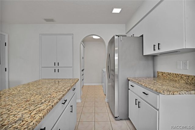 8 W Winged Foot Court, Homosassa, FL 34446