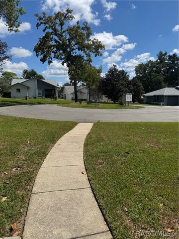 8 W Winged Foot Court, Homosassa, FL 34446