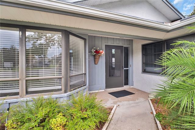8 W Winged Foot Court, Homosassa, FL 34446