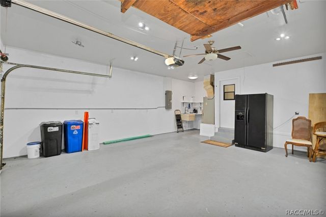8 W Winged Foot Court, Homosassa, FL 34446