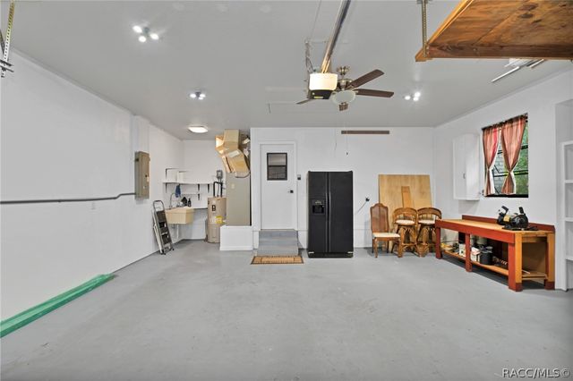 8 W Winged Foot Court, Homosassa, FL 34446