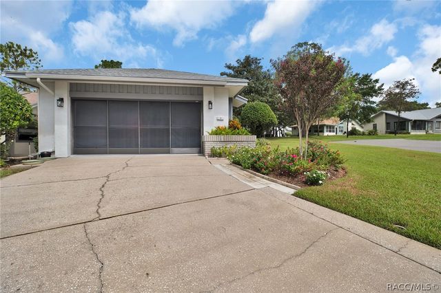 8 W Winged Foot Court, Homosassa, FL 34446
