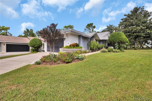 8 W Winged Foot Court, Homosassa, FL 34446