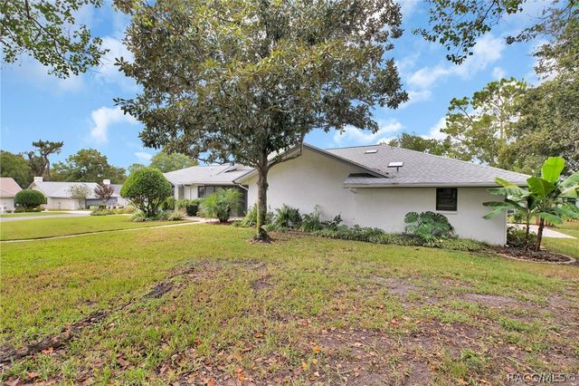8 W Winged Foot Court, Homosassa, FL 34446