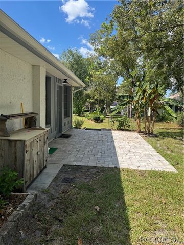 8 W Winged Foot Court, Homosassa, FL 34446