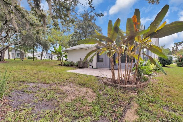 8 W Winged Foot Court, Homosassa, FL 34446