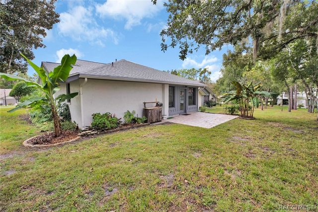 8 W Winged Foot Court, Homosassa, FL 34446
